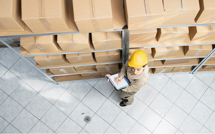 Le rayonnage professionnel : Le levier stratégique pour sécuriser vos flux et gagner des m²